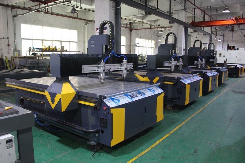 防雾PC镜片切割机定制 米兰体育milan数控助力医护行业提高产能