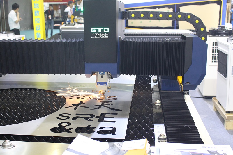 不锈钢光纤激光切割机的使用成本是多少